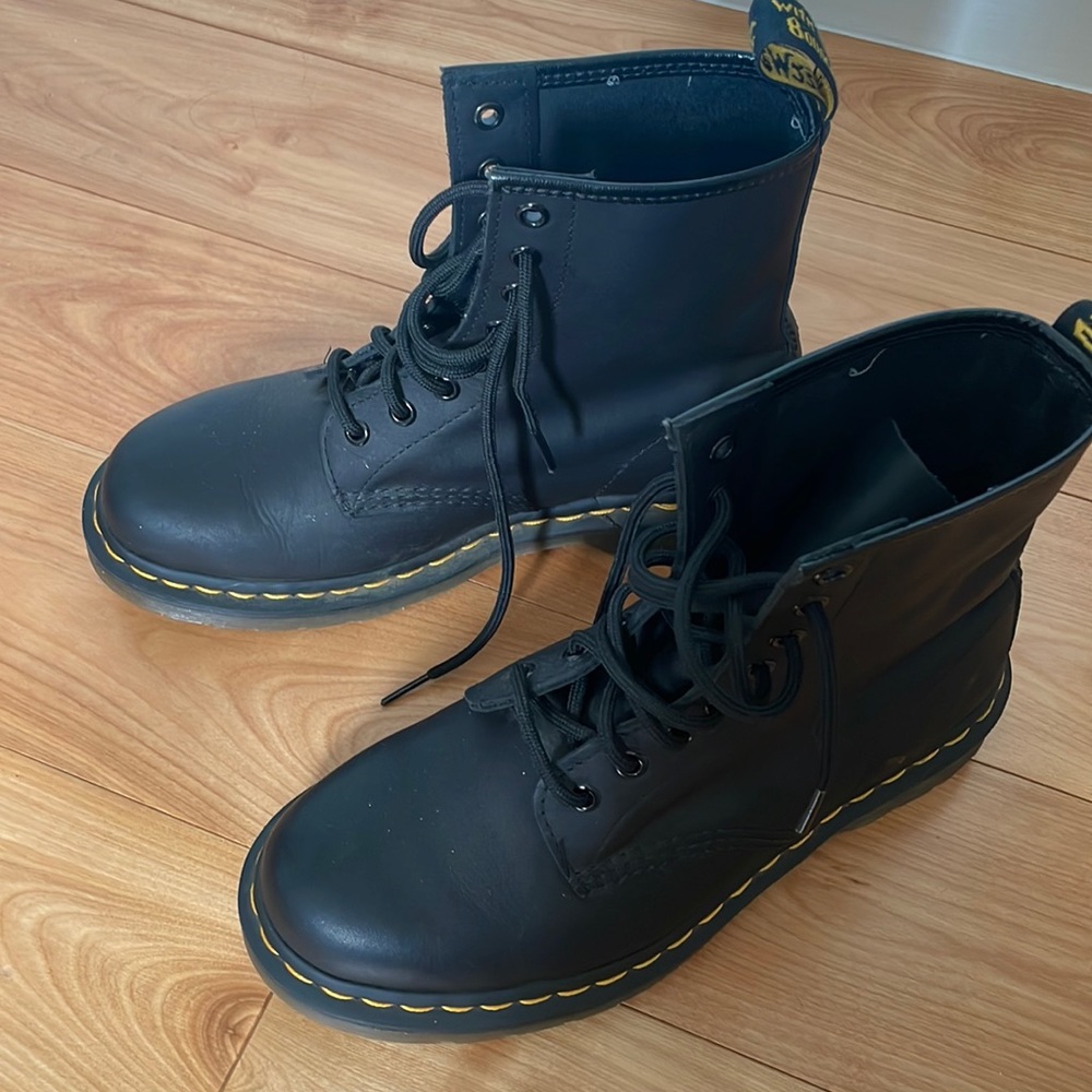 Dr Martens shoes like new